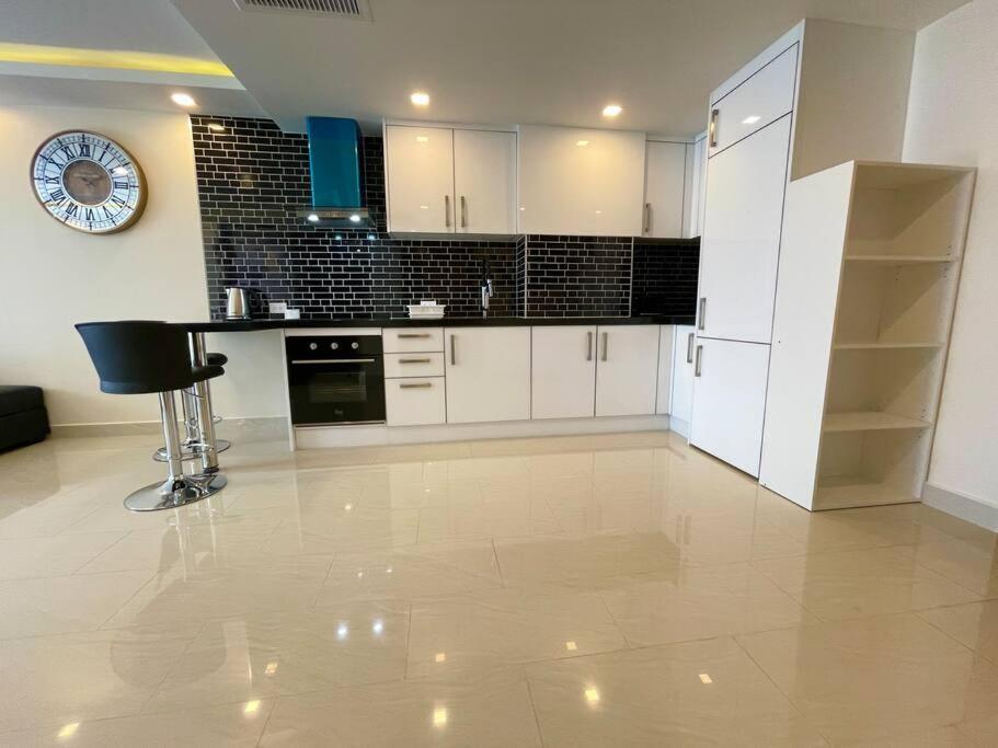 Large Luxury, Pool View, Grand Avenue, Pattaya - 202 Apartment Luaran gambar
