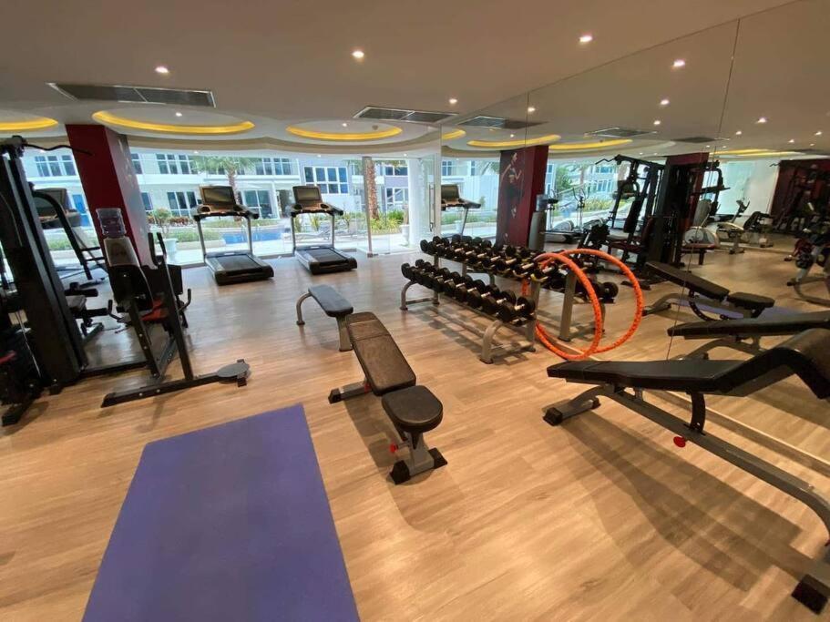 Large Luxury, Pool View, Grand Avenue, Pattaya - 202 Apartment Luaran gambar